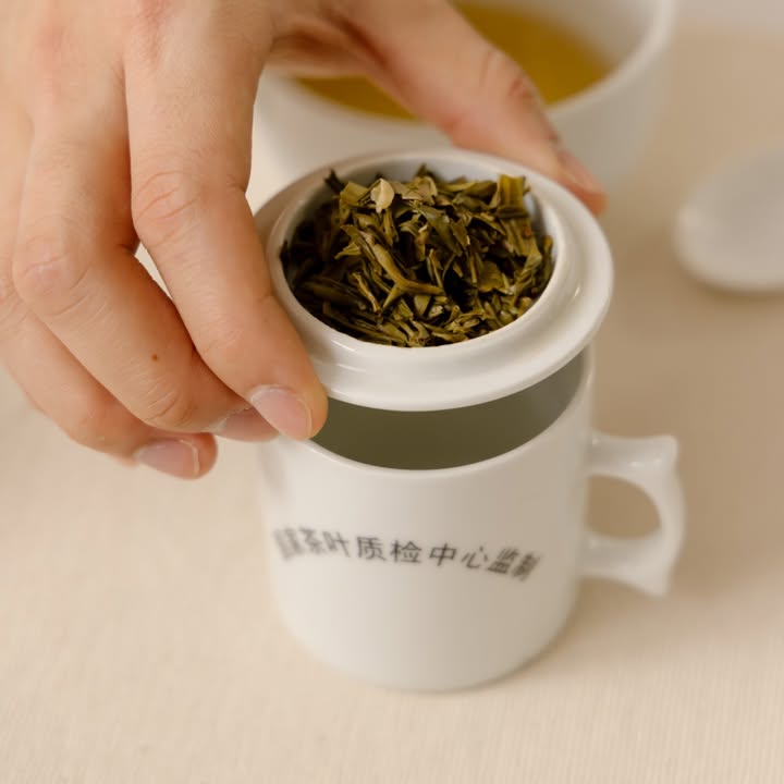 福茗堂從各茶產地採購原料，由茶師精製，