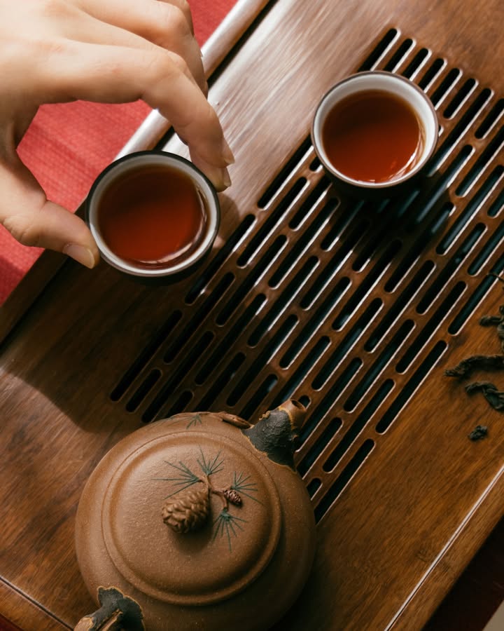 福茗堂茶師團隊對每一款茶品都進行了細心的品評，現在就來看看我們的熱賣商品——雲南不知年普洱：